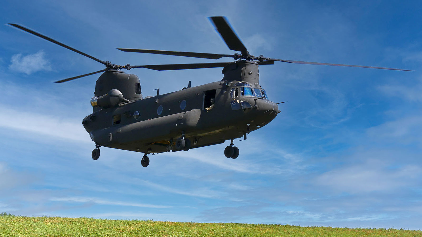 A CH-47F Block II Chinook in flight (Jessica Edwards photo © Boeing)
